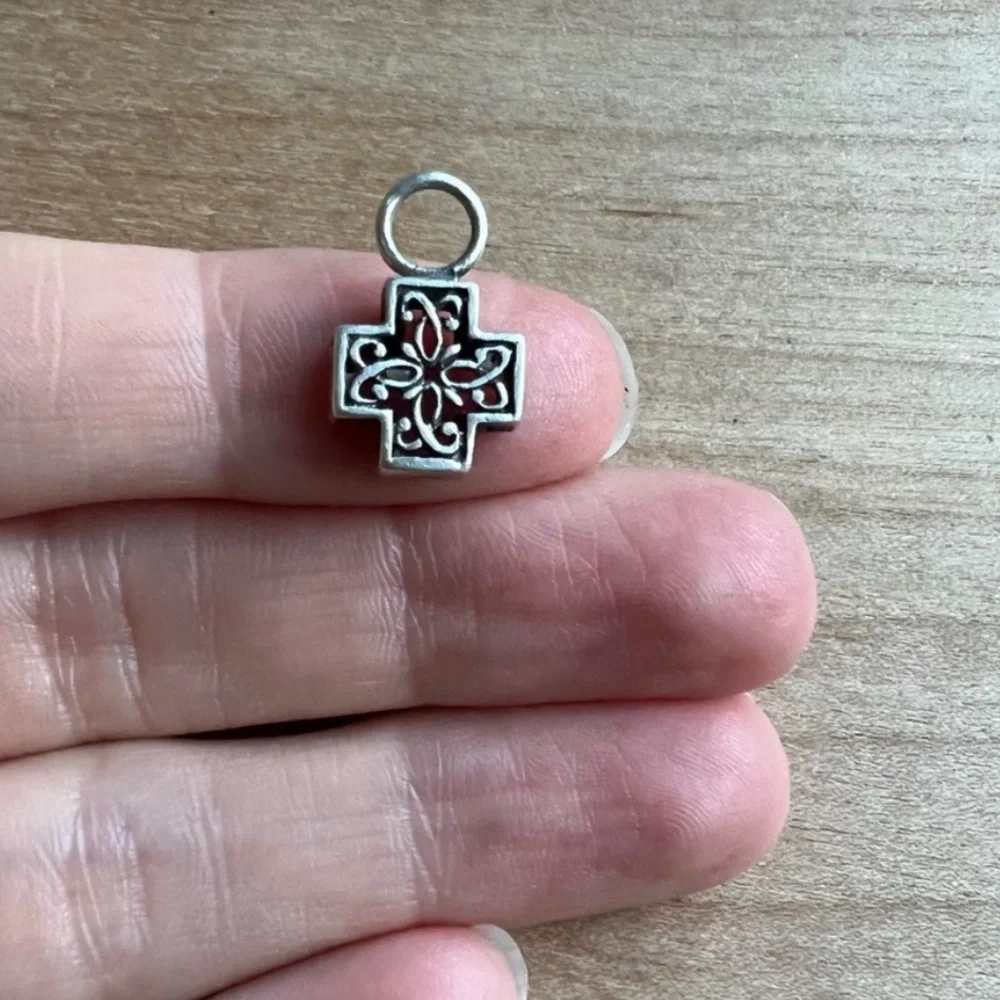 Vintage 925 sterling silver cross charm pendant